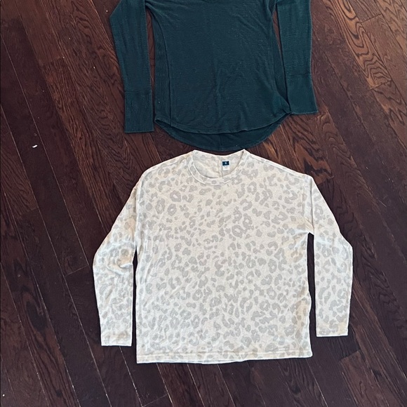 Abercrombie & Fitch long sleeve cozy tops - Picture 2 of 3